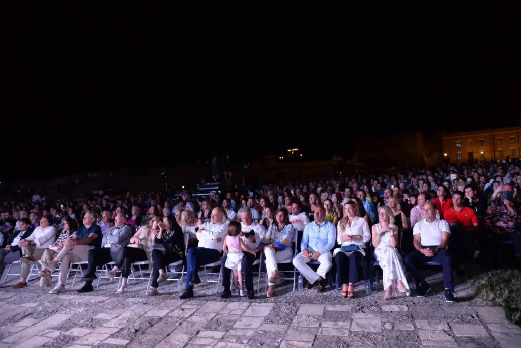 Χαρις Αλεξιου Αφιειρωμα Κερκυρα