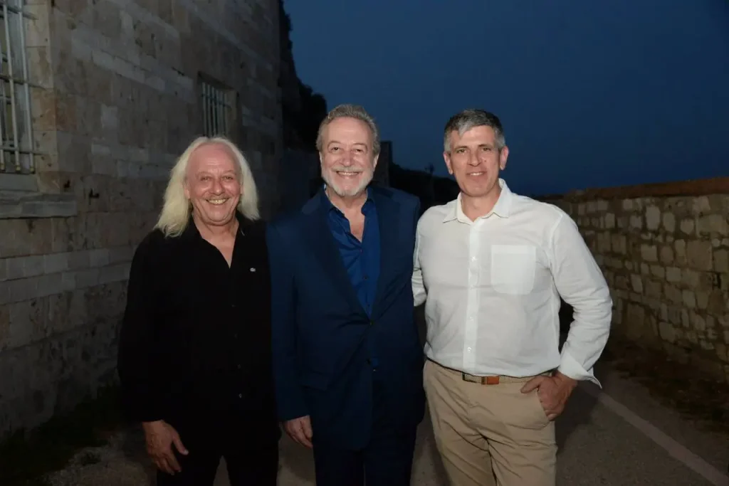Χαρις Αλεξιου Αφιειρωμα Κερκυρα